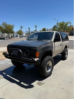 1987 Nissan hardbody 4x4 5sp