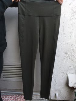 Women’s Under Armour Leggings, Size Small