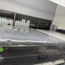 QUEEN SIZE SIMMONS BEAUTYREST BLACK C CLASS PILLOW TOP MATTRESS & BOX SPRING BED SET