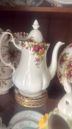 Royal Albert dishes can be sold together and separated