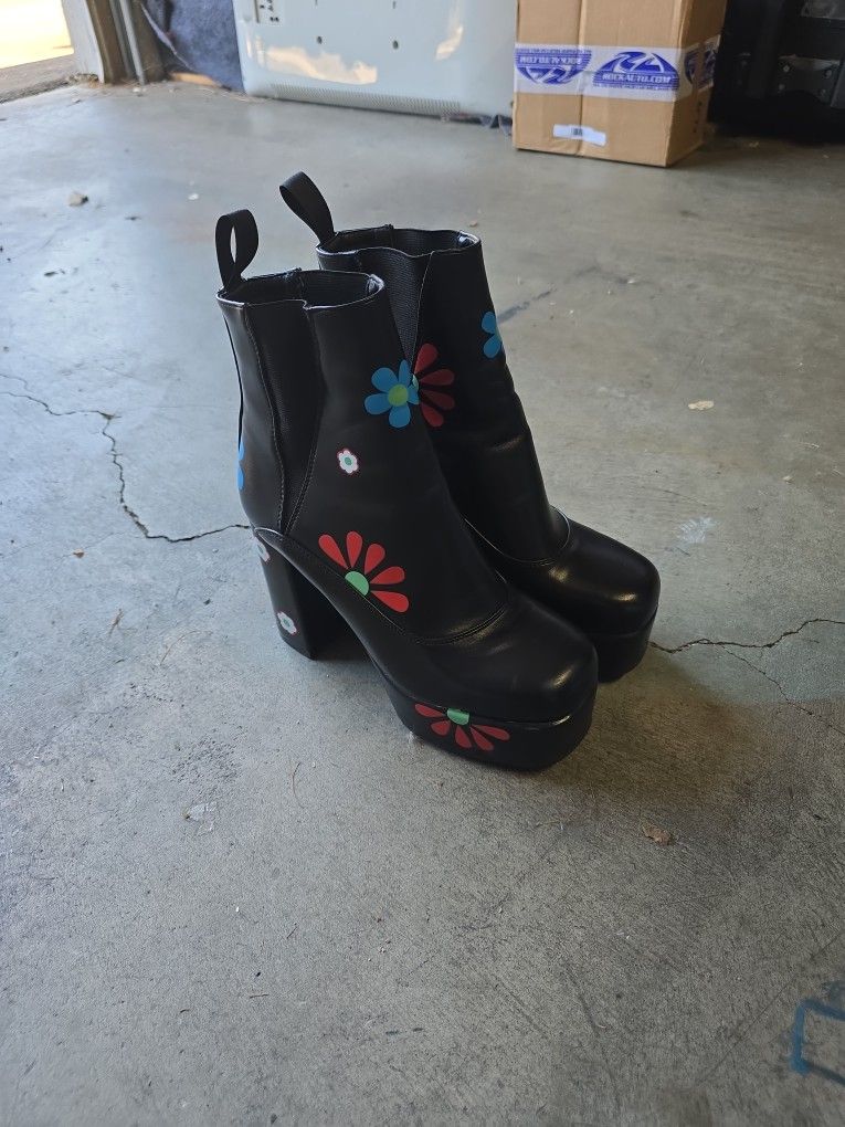 Black Flower Decorated Boots Platforms Size 5