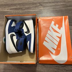 Air Jordan 1 Retro High OG 'Midnight Navy'