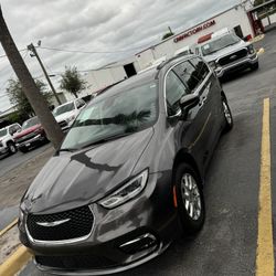 2022 Chrysler Pacifica Touring L