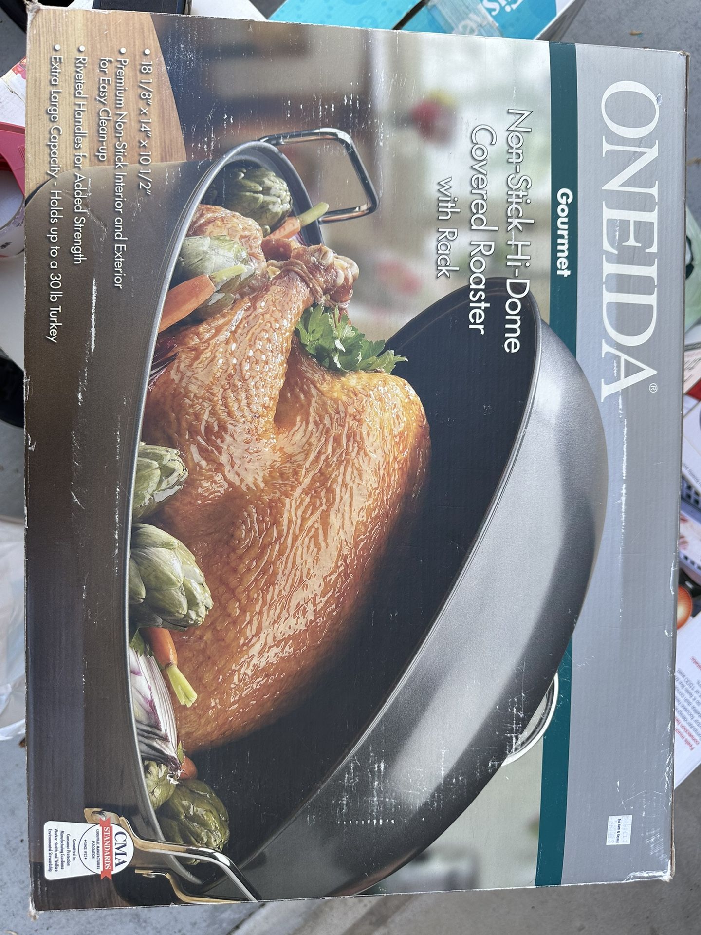 Oneida Hi Dome Covered Roaster