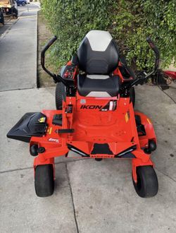Ariens IKON 52-in 23 HP Kawasaki Carb Compliant Gas Zero Turn Riding