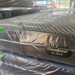 QUEEN SIZE SIMMONS BEAUTYREST BLACK SERIES 1 (MEDIUM) MATTRESS & BOX SPRING BED SET