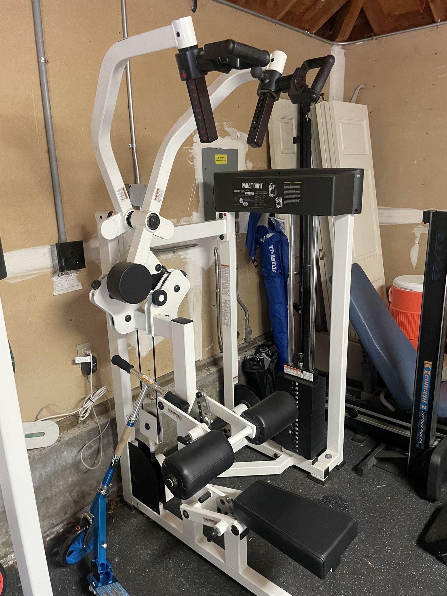 Paramount Rotary Lat Pulldown