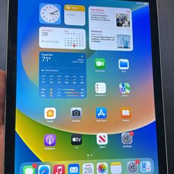 iPad Pro 128gb. Cellular! Like New And Unlocked! 