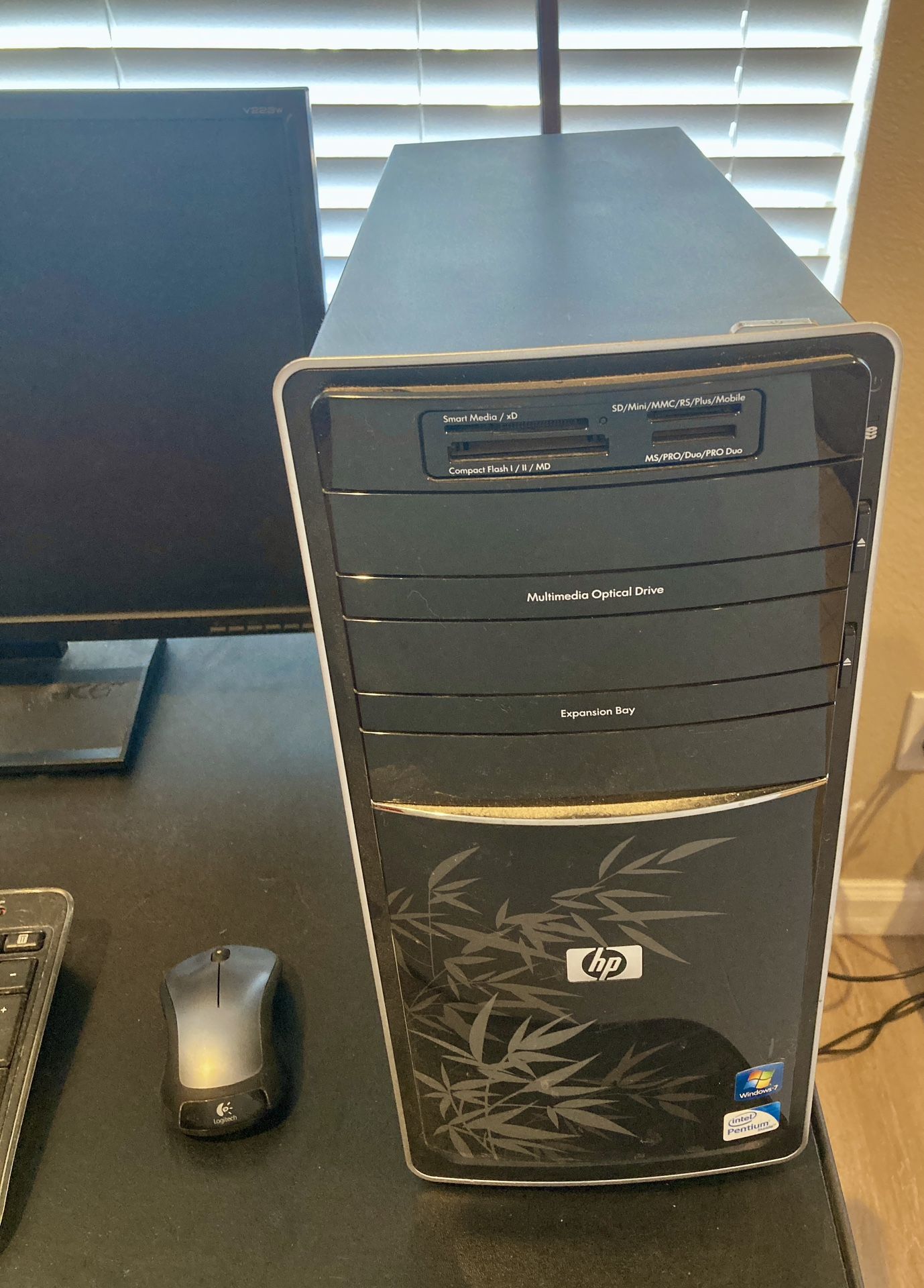 HP Desktop Computer System 22” Monitor Wireless Keyboard & Mouse