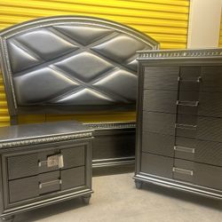 Beautiful Queen Size Bedroom Set