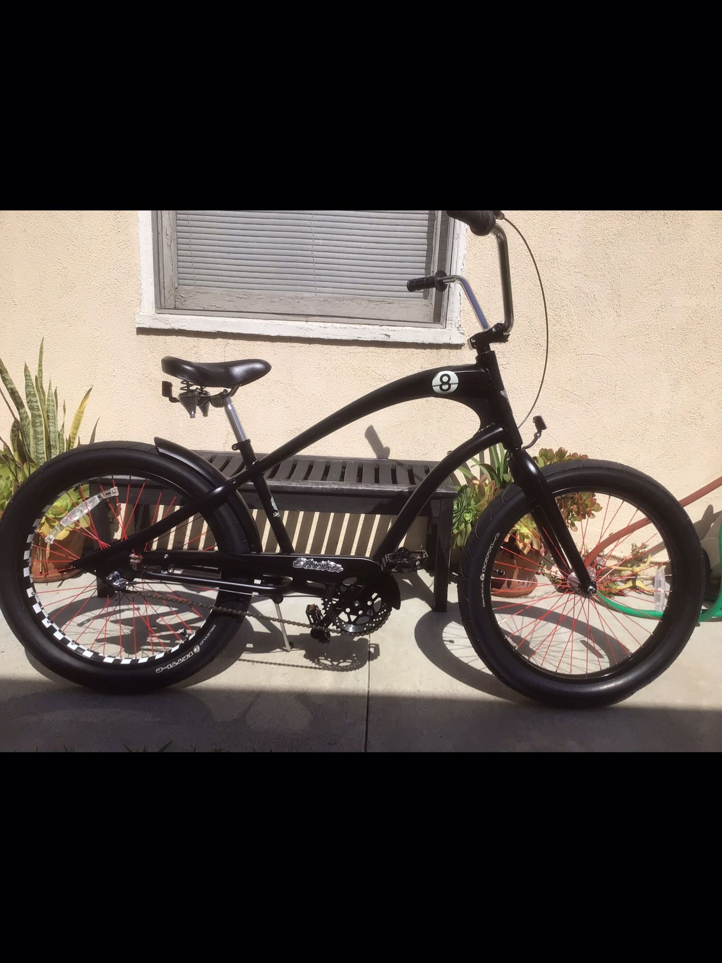 Electra Straight 8 Cruiser ~ 3 Speed ** Like New **