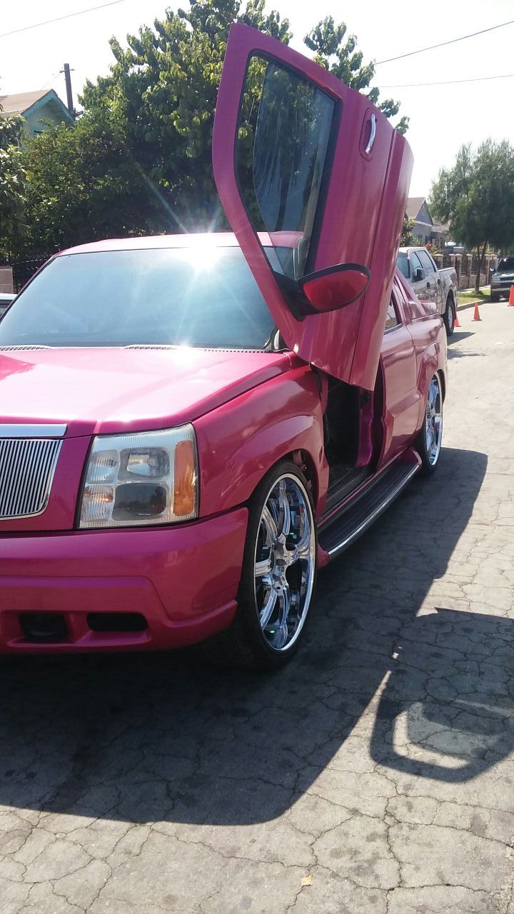 Escalade Ext. Custom.