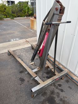 Engine hoist cranes