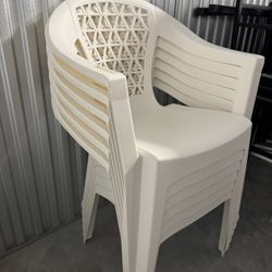 🪑 6 Heavy-Duty Plastic Chairs – $85 (OBO)