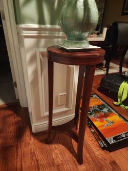 Cherry Wood Round Pedestal Plant Stand a set of 2