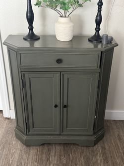 Corner cabinet