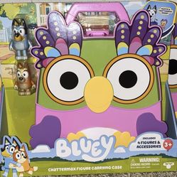 Chattermax Figure Case, Includes Bluey, Bingo, Muffin and Chattermax, Toys for Kids 3-6 Years