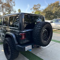 20” Wheels 37” Tires 2.5 Mopar Lift W Fox Shocks 