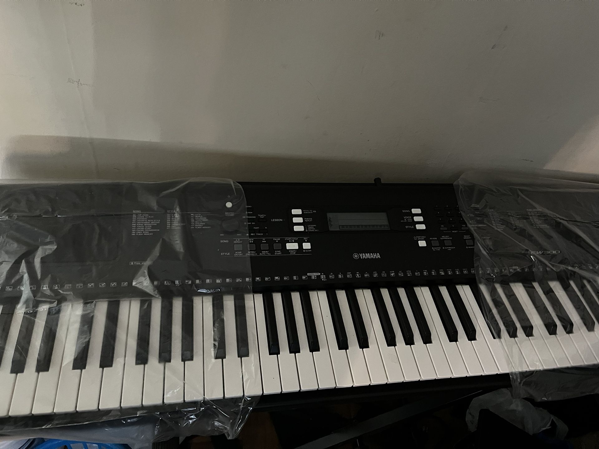 Yamaha Ew300 76key Portable Keyboard