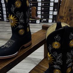 black sunflower womens boots 
