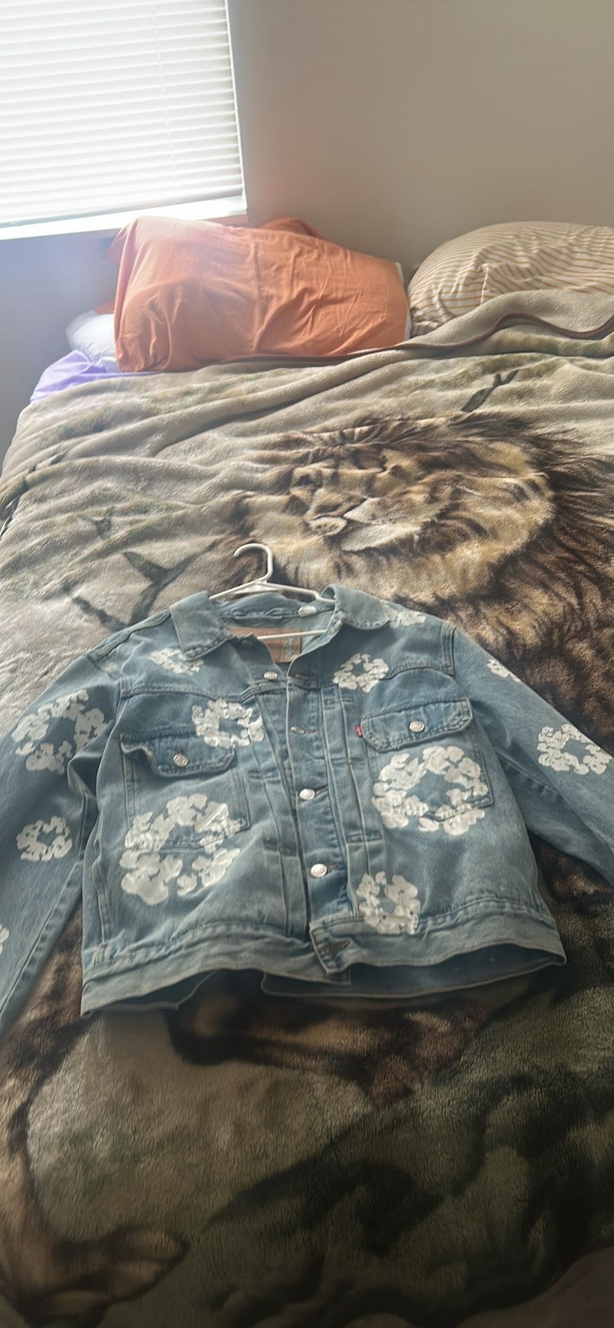 Custom Bleached Denim Jacket – Streetwear Fit”