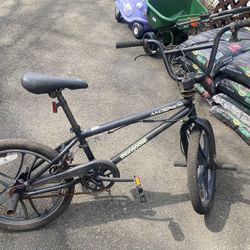 Mongoose 20” Bmx Bike ( Being Sold As Is ) Project Bike ) 