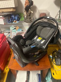 Graco Infant Car seat with base