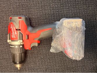 MILWAUKEE DRILL WITH BATTERY
