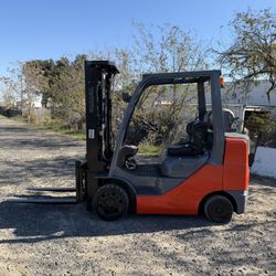 Forklift 