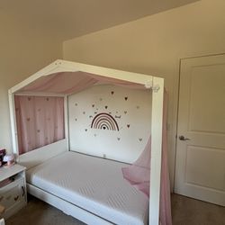 Kids bed frame house shape