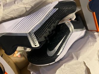 Women’s Nike metcon 6 black and silver sneakers