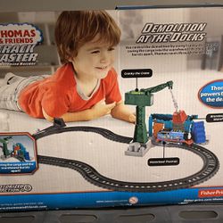 THOMAS AND FRIENDS MOTIRIZED TRAIN SET DEMOLITION AT THE DOCK 