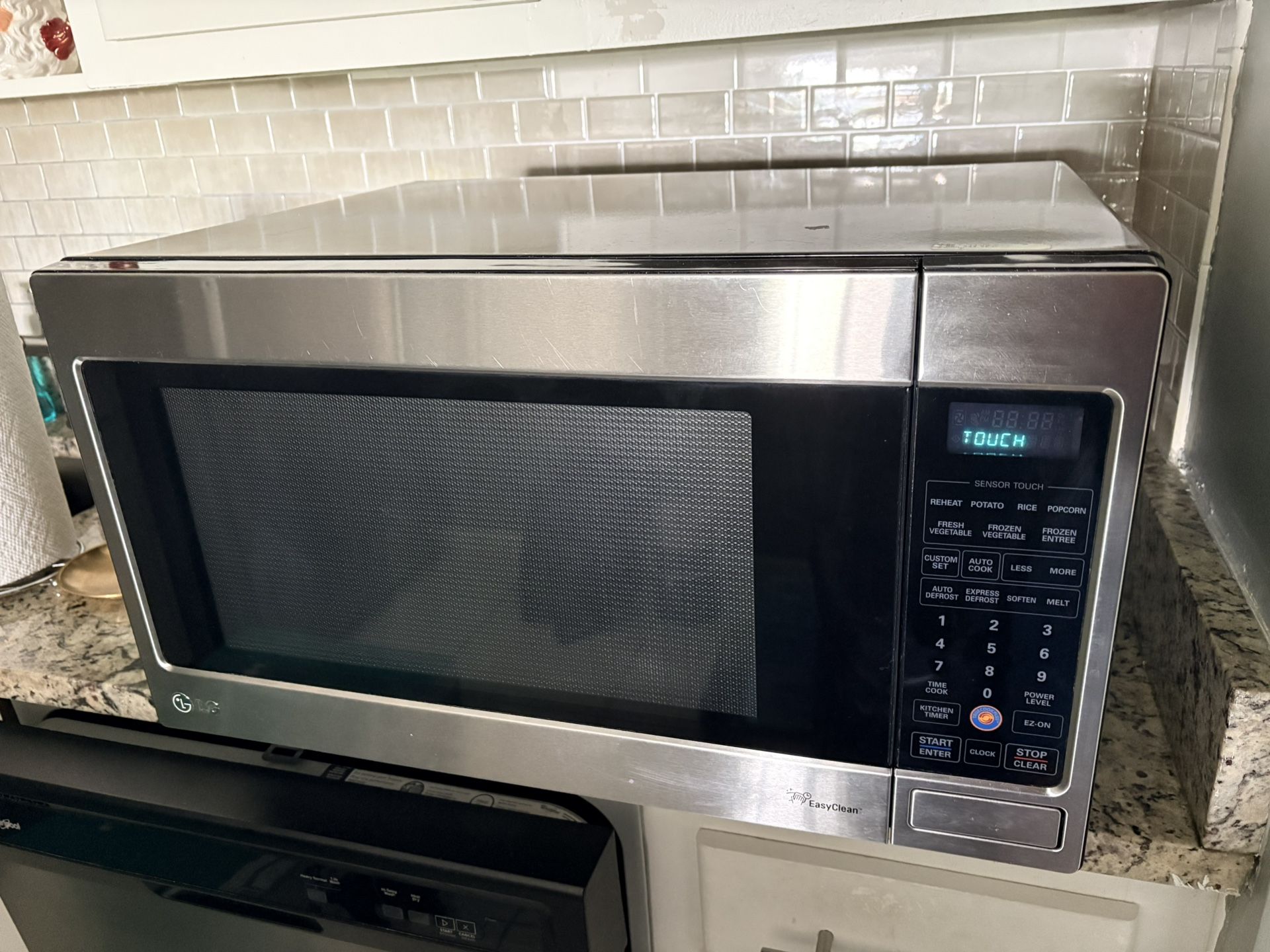 LG 2.0 Cu Ft Microwave 