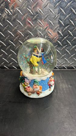 Disney Snow White Seven Dwarfs We Wish You A Merry Christmas Musical Snow Globe