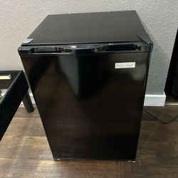 Arctic Fresh Mini Fridge 