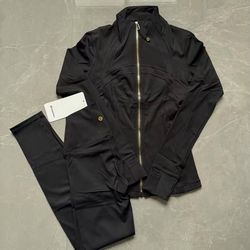 Black Lululemon Set – Size 2, Brand New with Gold Zipper Flair!