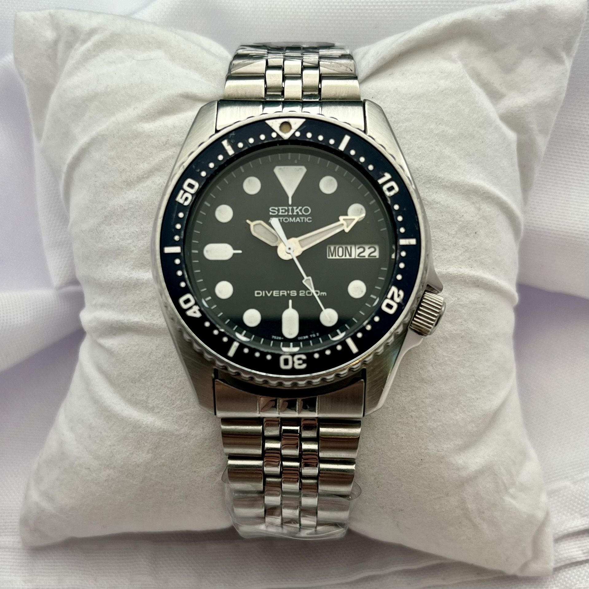 Seiko SKX013 Original Diver Watch 