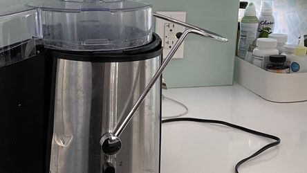 Mueller Juicer, Brand New. Pick Up Miami shores ASAP!
