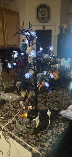Halloween Lighted Spooky Tree Decoration
