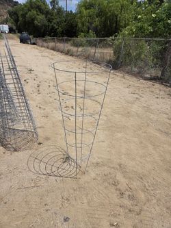 *Rare* Upgraded - Tomato Cages