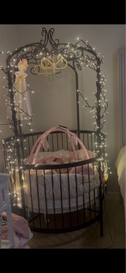 Little Miss Liberty round crib