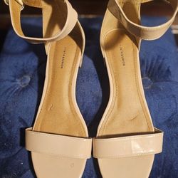 Reduced To $15✨️Size 8/9🎀14th & Union beige patent leather ankle strap sandals🎀✨️