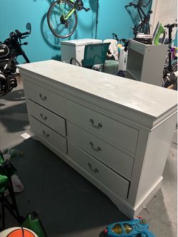 Dresser  for Free