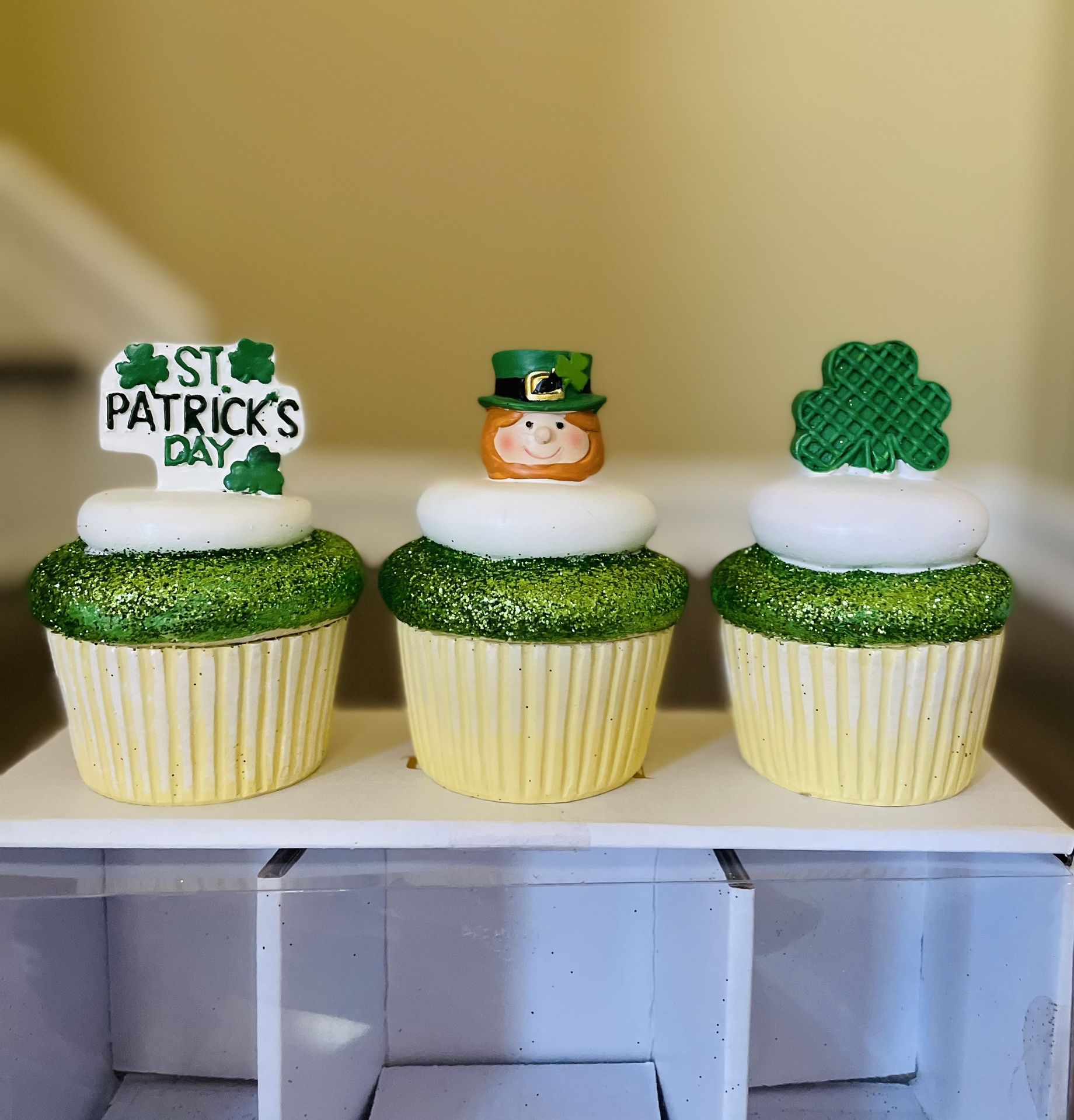 St Patricks day cupcakes decor
