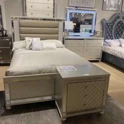New Queen Size Bedroom Set 4 Pcs 
