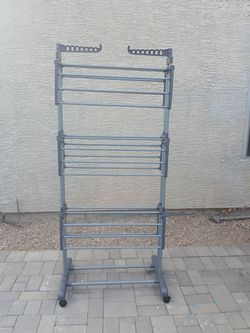 Rolling storage shelf / clothes rack
