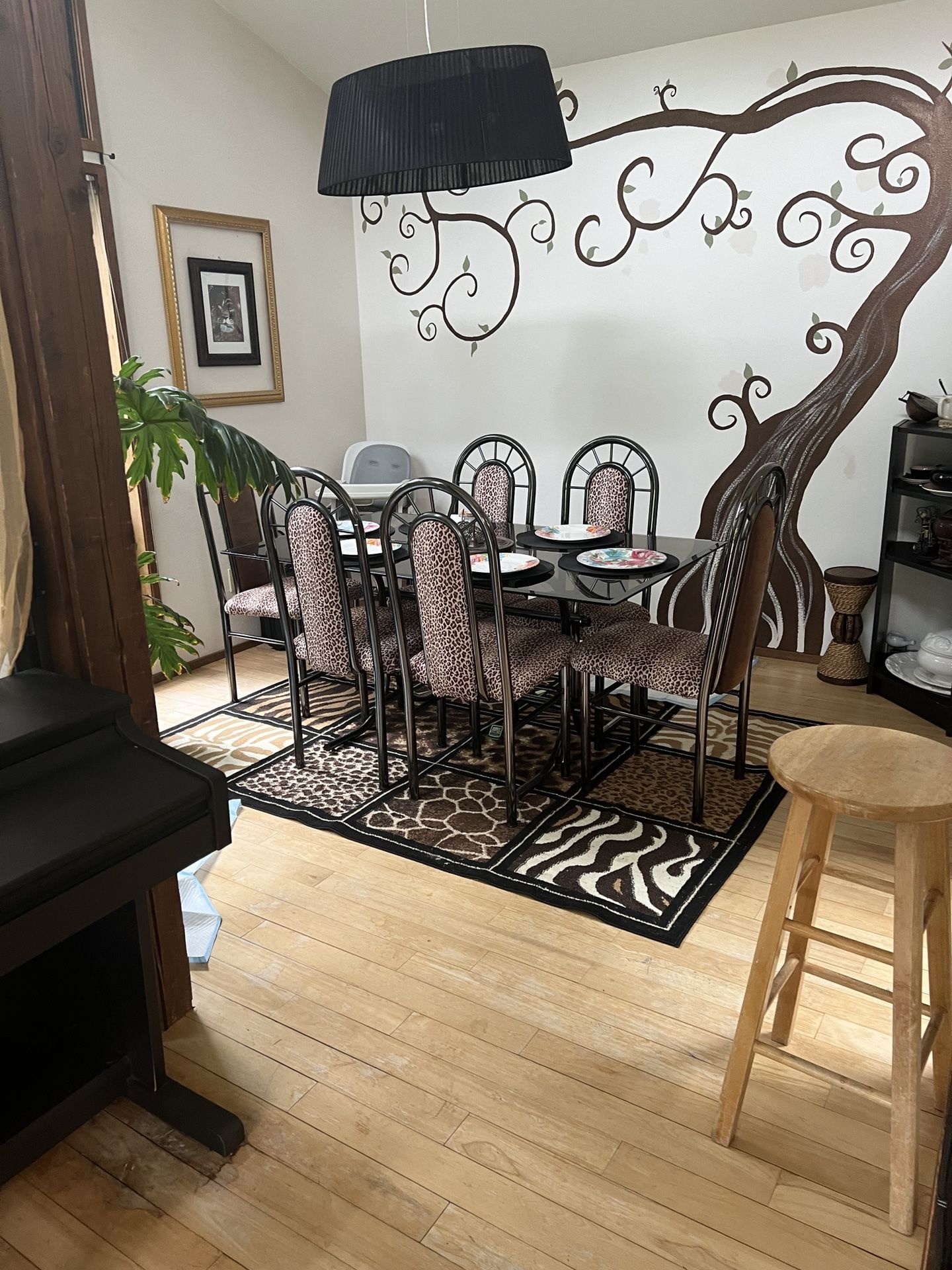 Dining Table + Chairs 