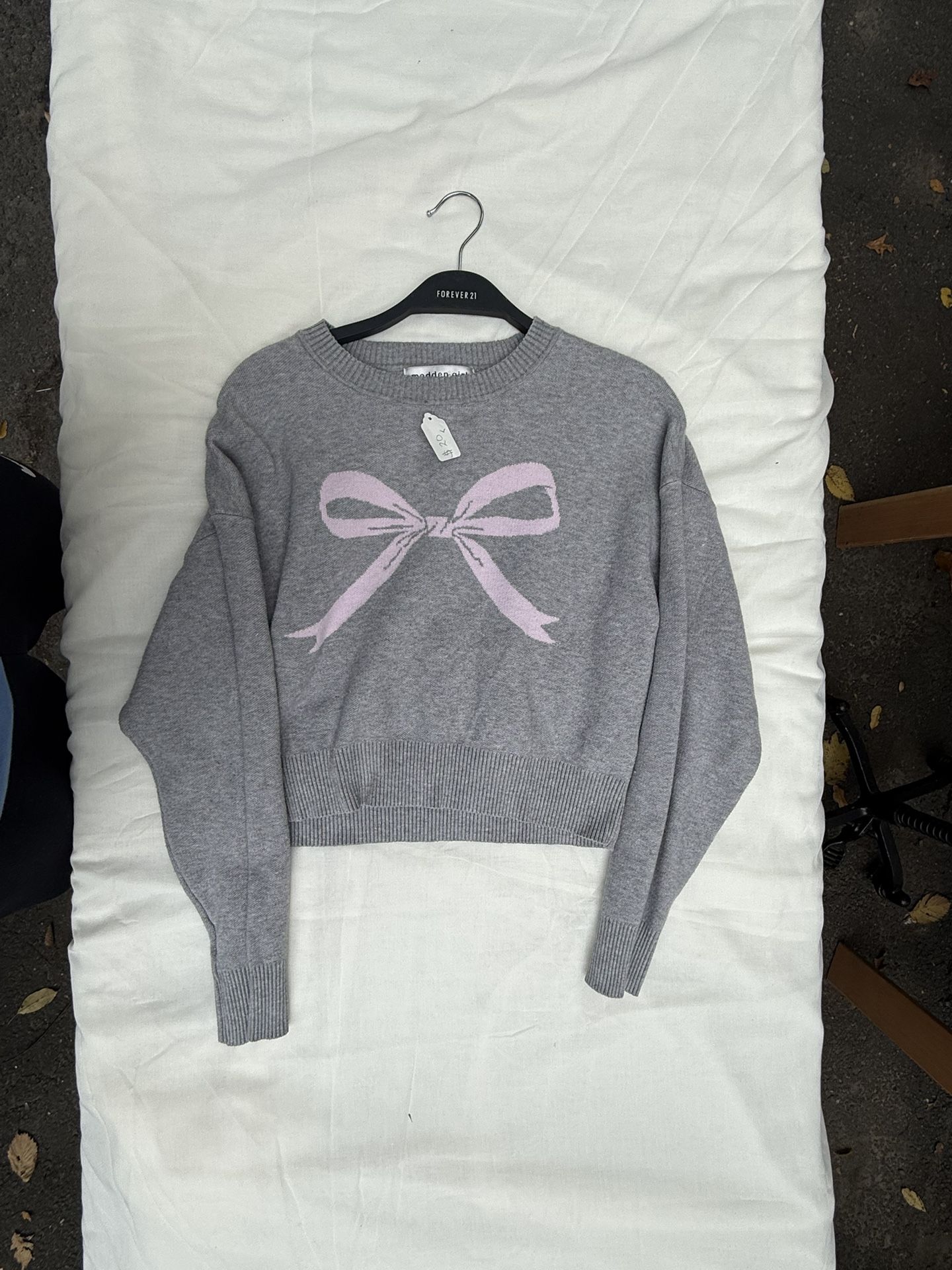 Grey and pink bow jumper (large)