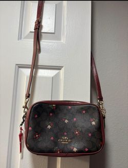 Coach Jes Crossbody In Signature Canvas With Heart Petal Print authentic