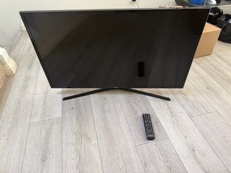 Samsung Flat Screen TV with Remote